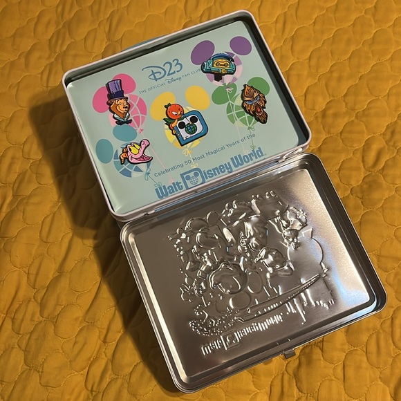 D23 Exclusive Tin Lunchbox with Five Pins - Picture 3 of 9